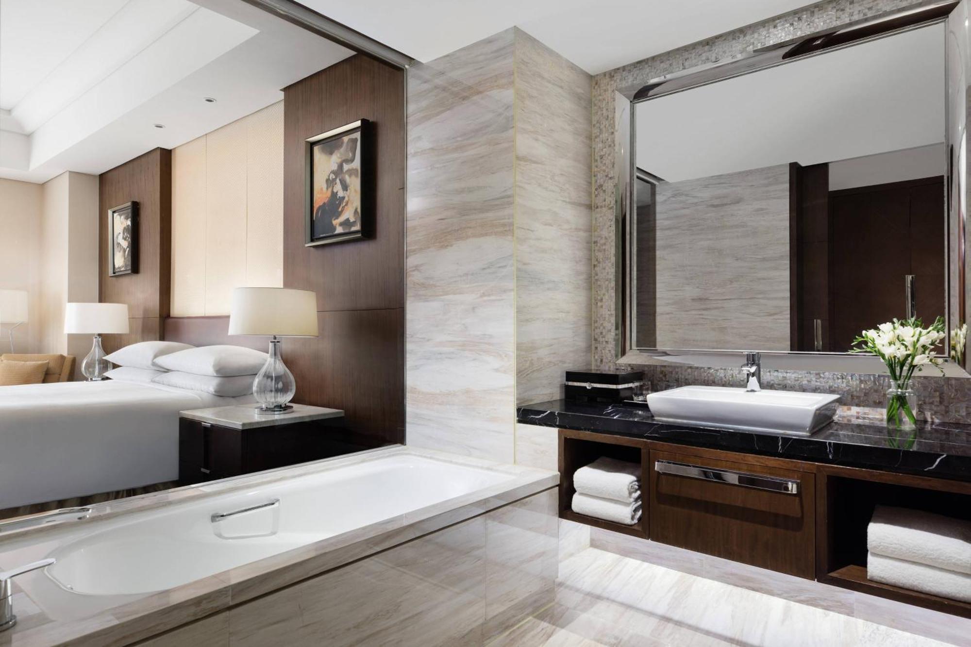 Shanghai Marriott Hotel Pudong East - Only A 30 Minute Drive From Disney Exterior foto